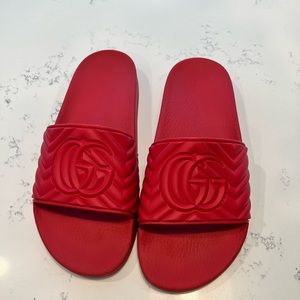 gucci flip flops poshmark